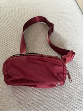 Lululemon everywhere belt bag